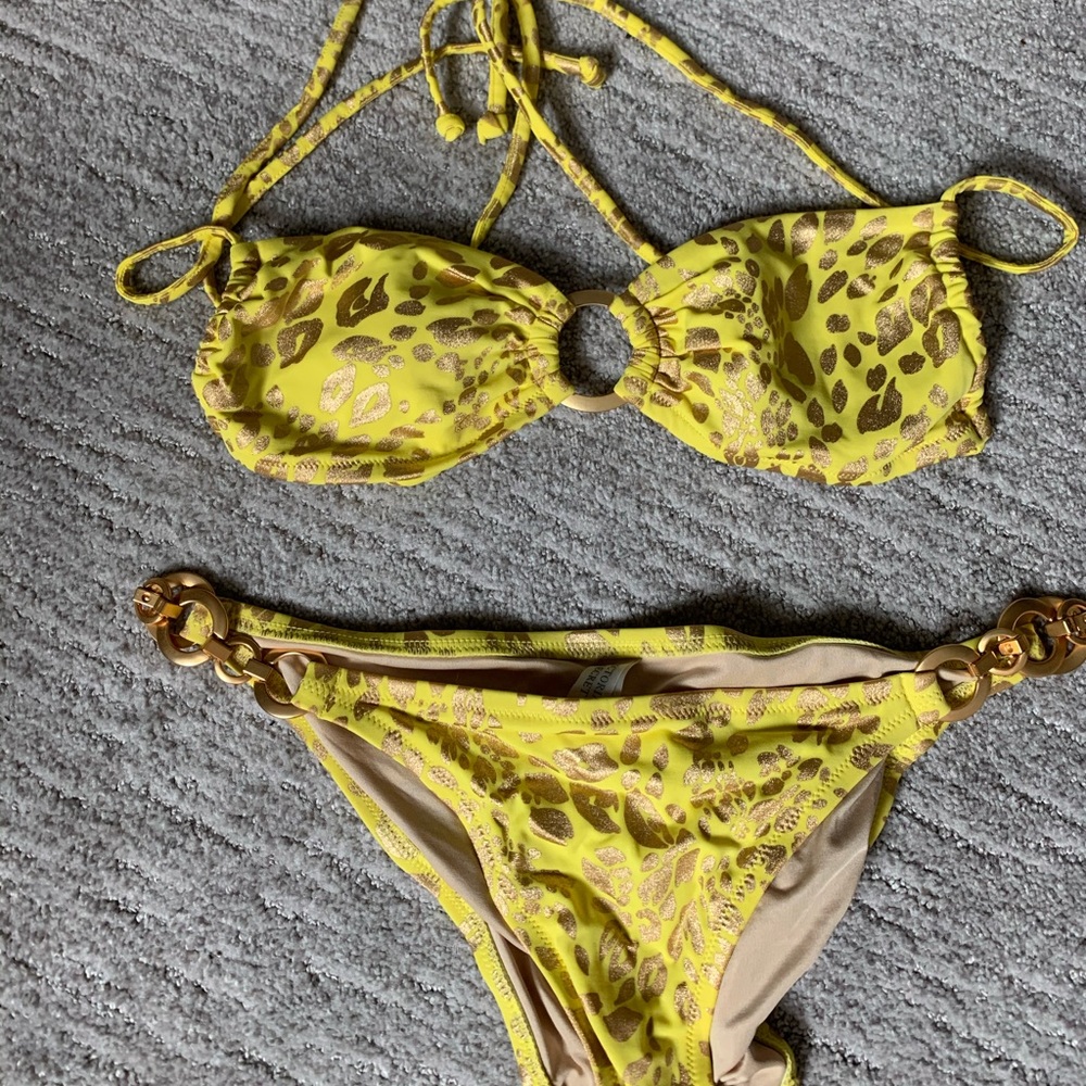 Victoria’s Secret convertible bikini